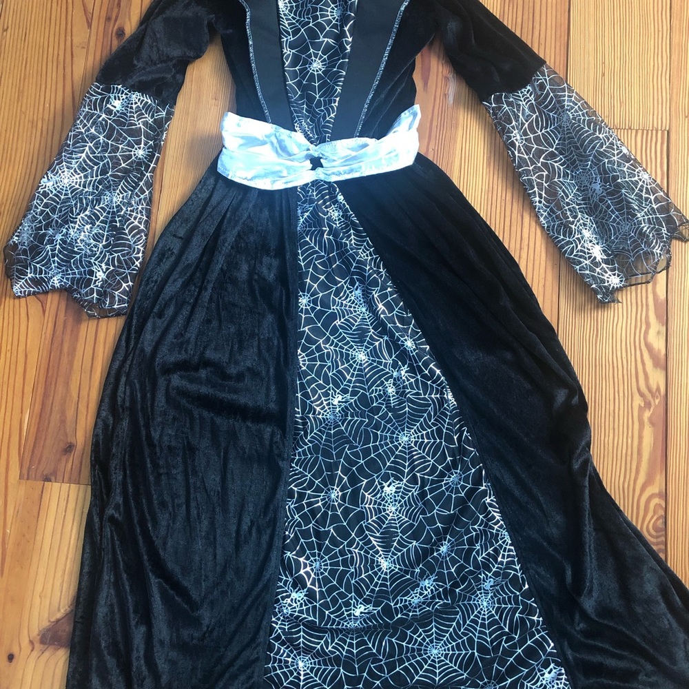 Witches dress by CidtumeUSA